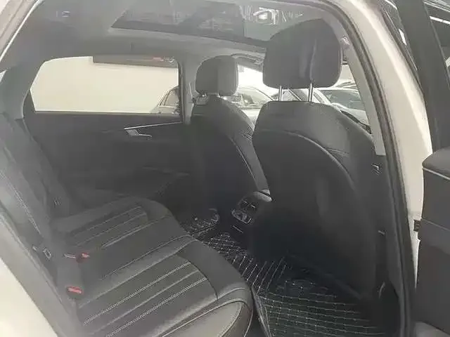 Audi A4L 2022 из CN, фото 8