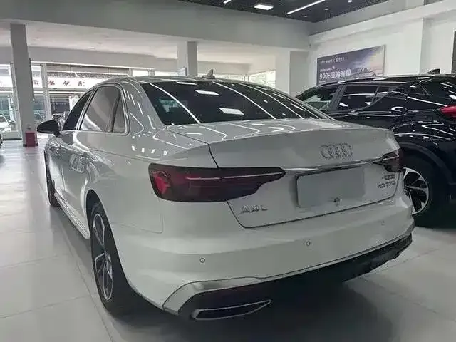 Audi A4L 2022 из CN, фото 6