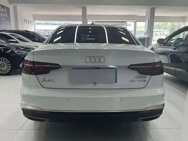 Audi A4L 2022 из CN, фото 9