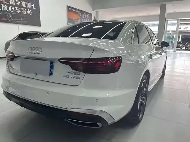 Audi A4L 2022 из CN, фото 2