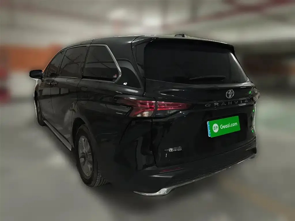 Toyota Granvia 2023 из CN, фото 4