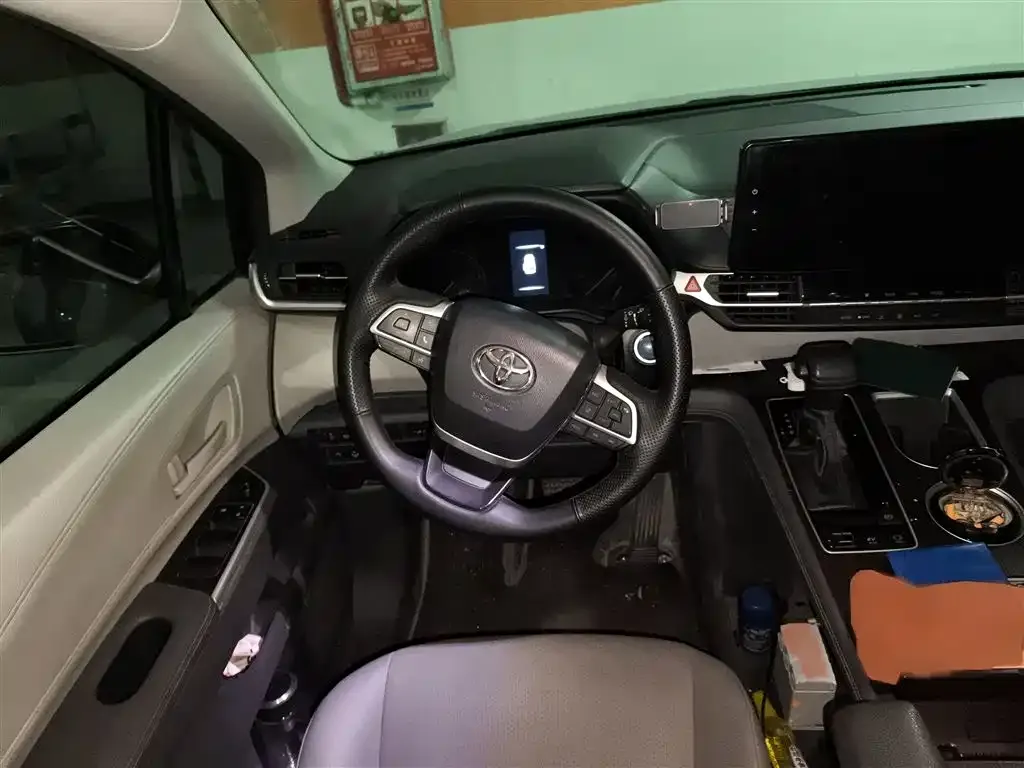 Toyota Granvia 2023 из CN, фото 8