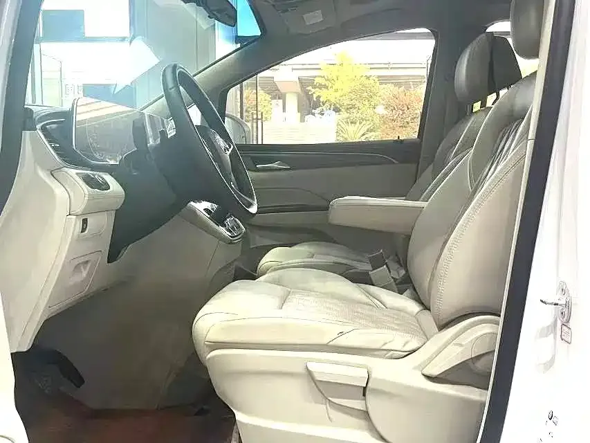 Buick GL8 2023 из CN, фото 3