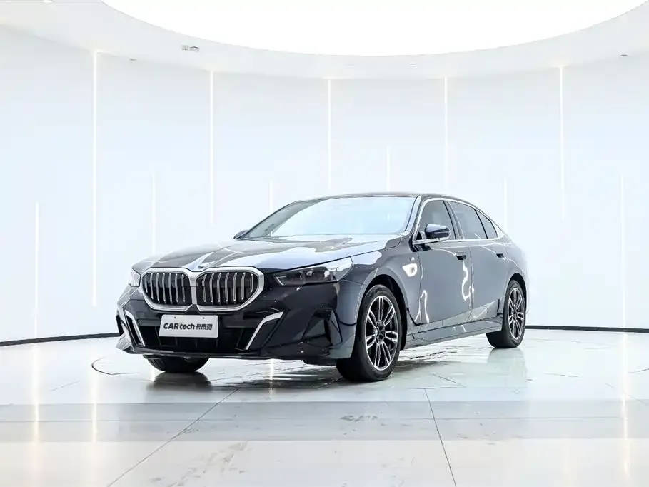BMW 5 Series 2024 из CN, фото 1
