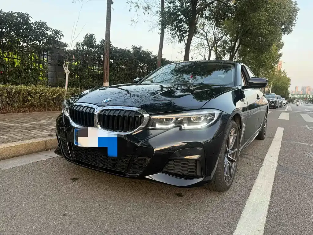 BMW 3 Series 2022 из CN, фото 1