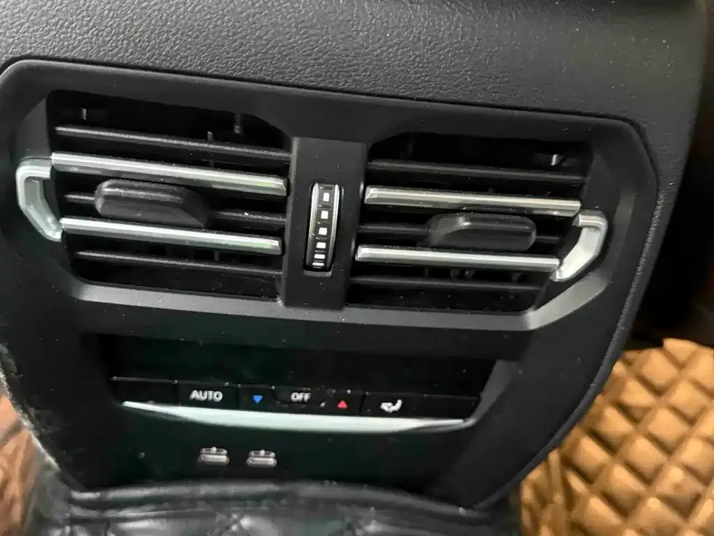 BMW 3 Series 2022 из CN, фото 2