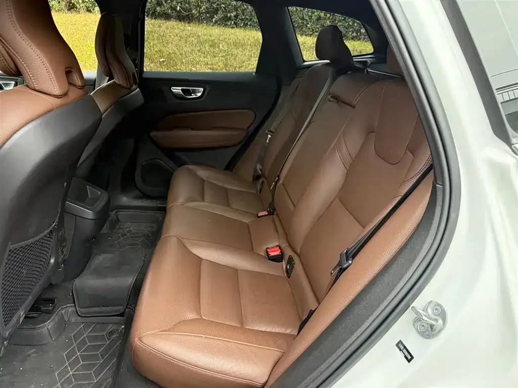 Volvo XC60 2024 из CN, фото 2