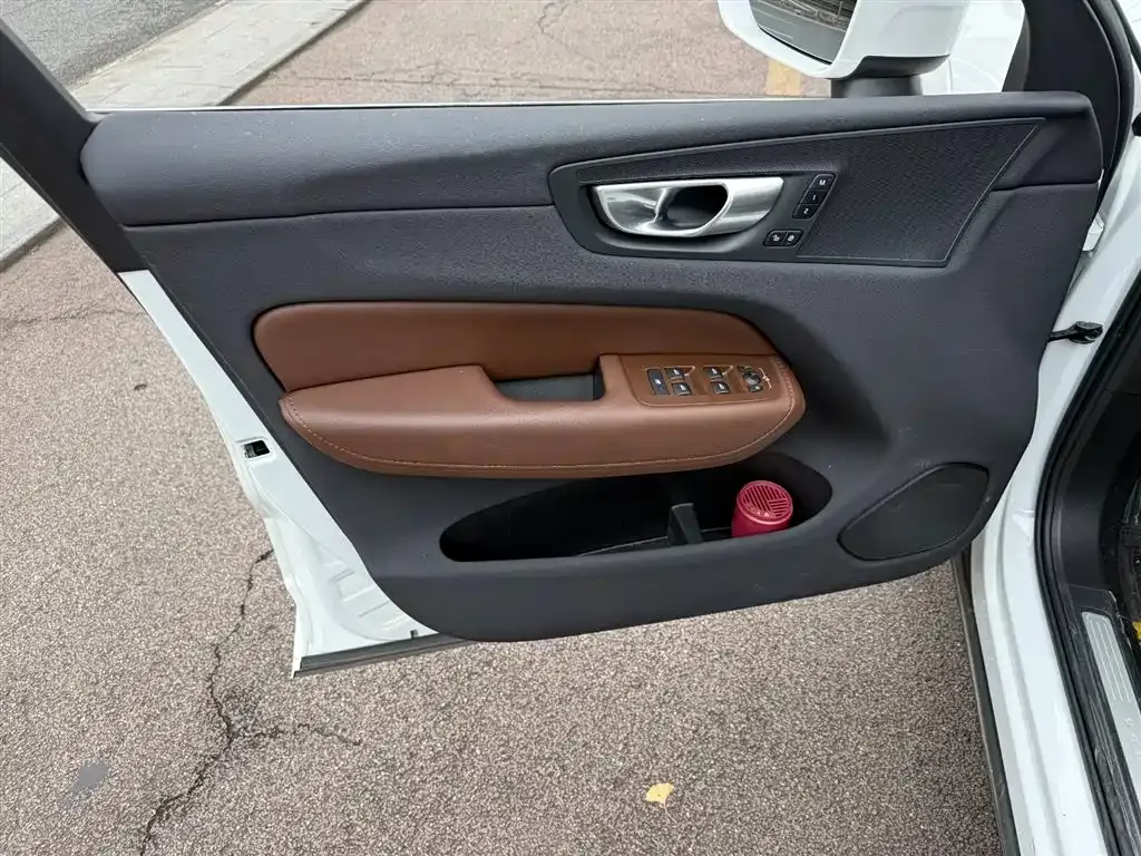 Volvo XC60 2024 из CN, фото 8