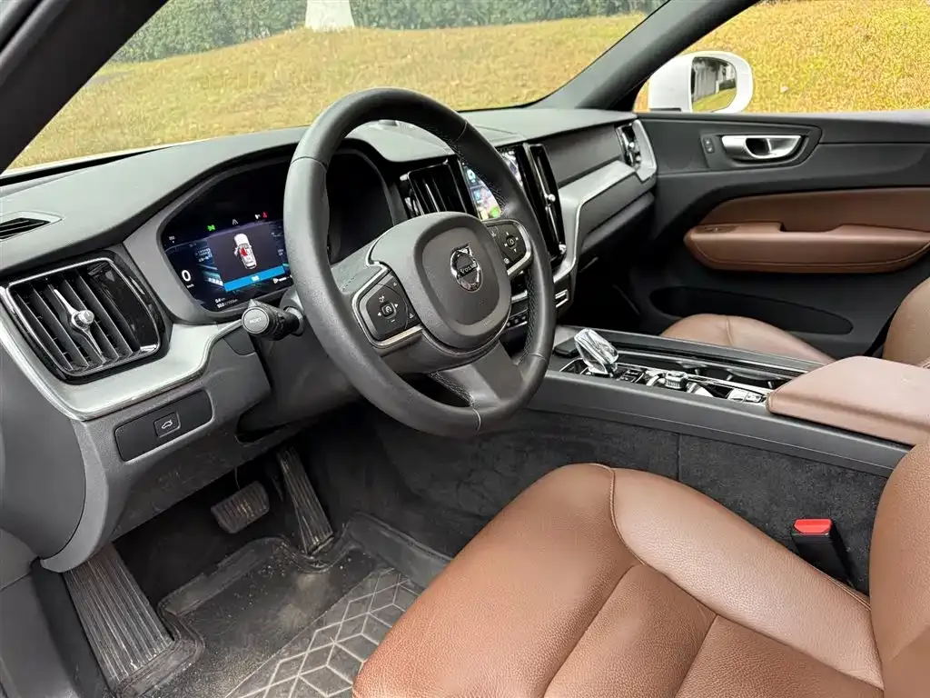 Volvo XC60 2024 из CN, фото 3