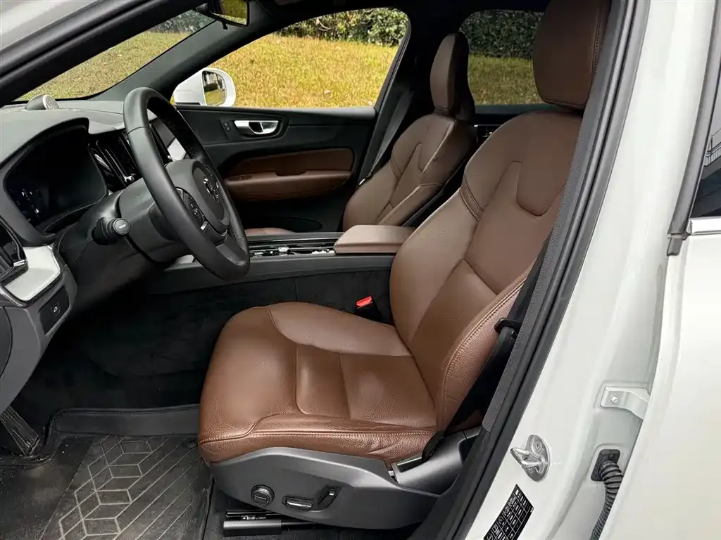 Volvo XC60 2024 из CN, фото 6