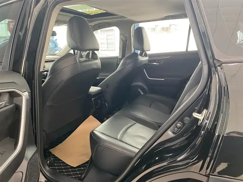 Toyota Wildlander 2021 из CN, фото 3