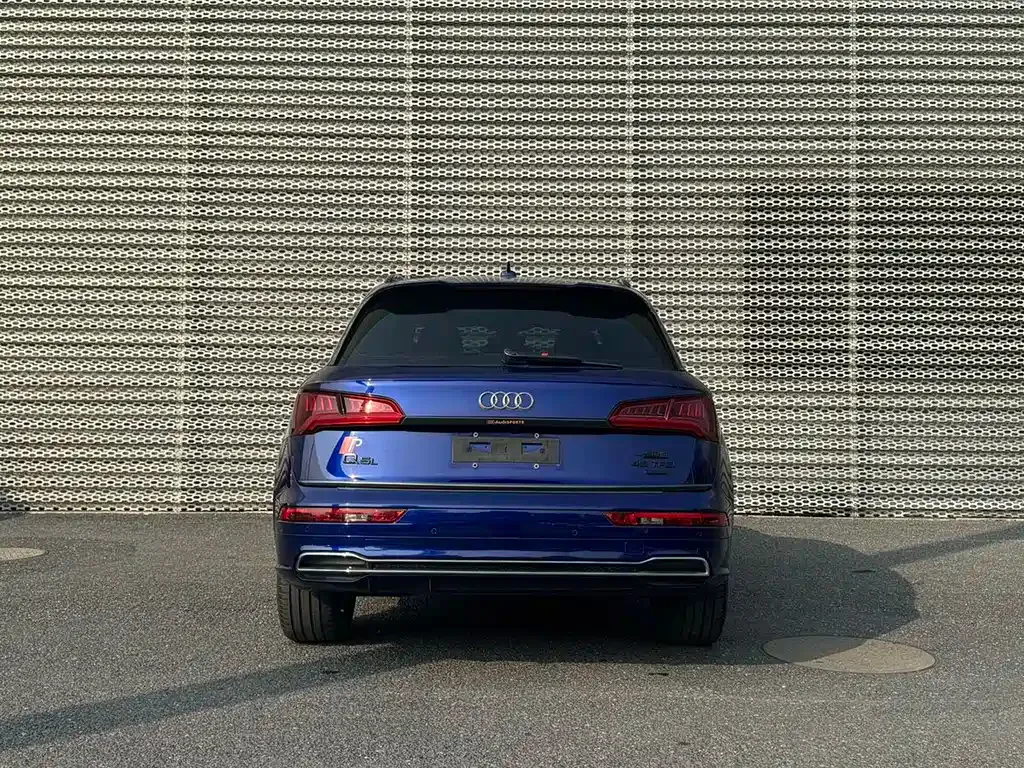 Audi Q5L — фото 5