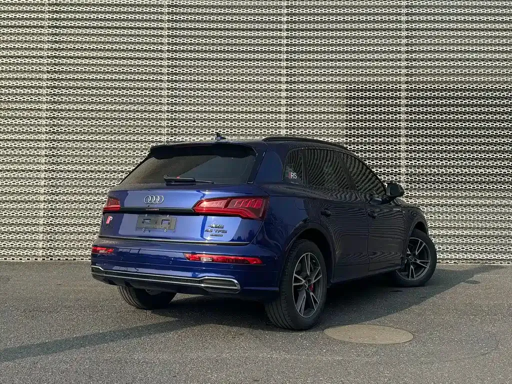 Audi Q5L — фото 6