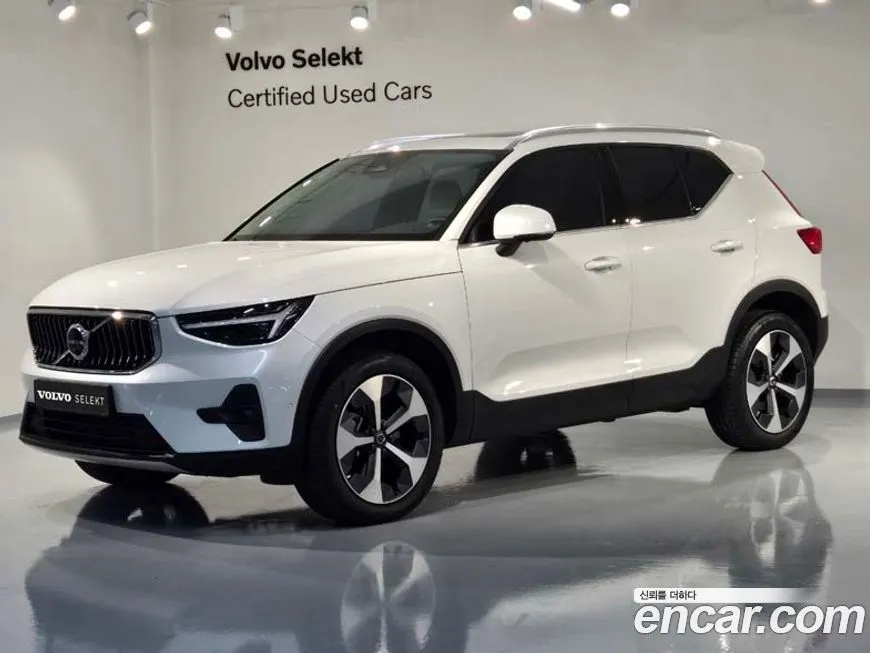 Volvo XC40 — фото 1