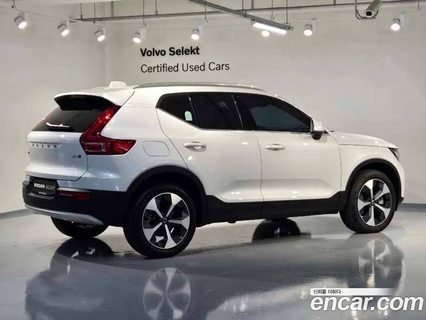Volvo XC40 — фото 9