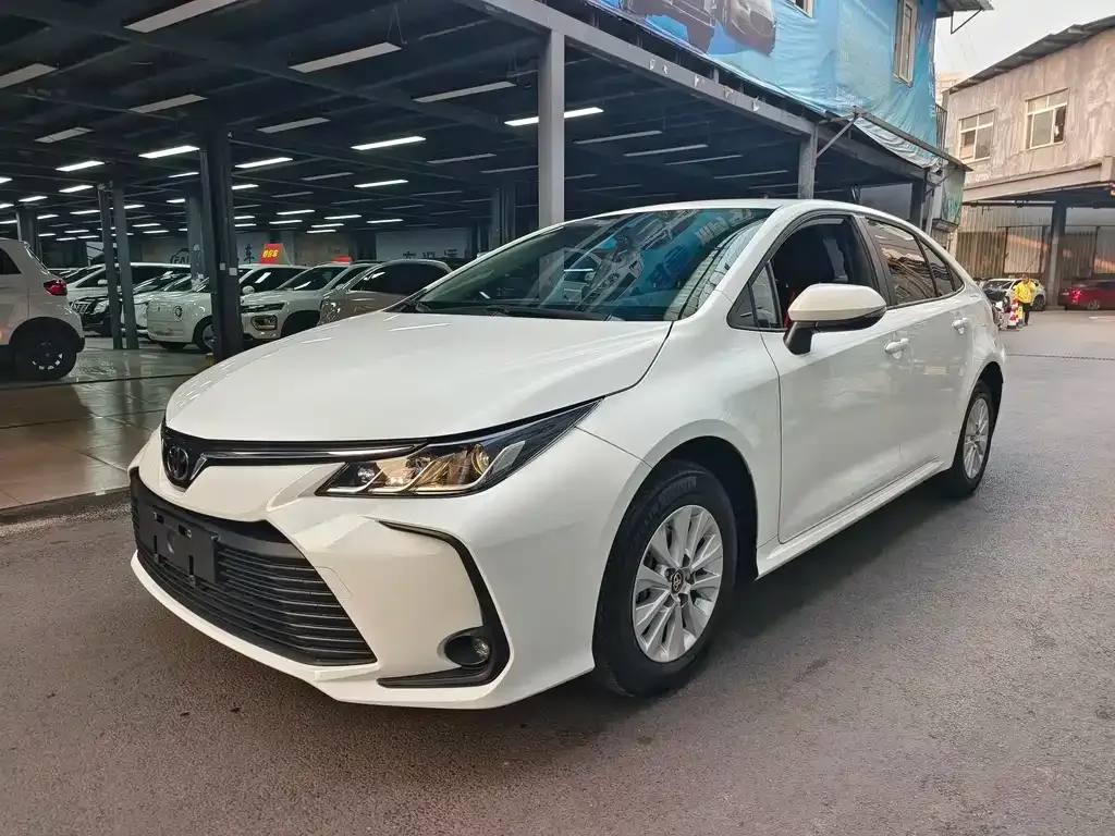 Toyota Corolla — фото 1