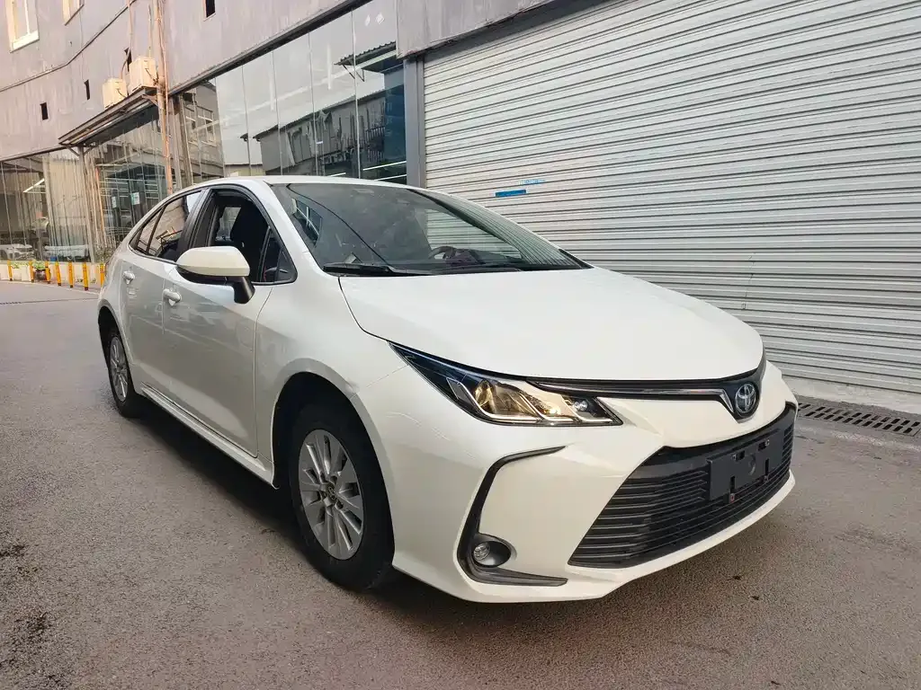 Toyota Corolla — фото 4