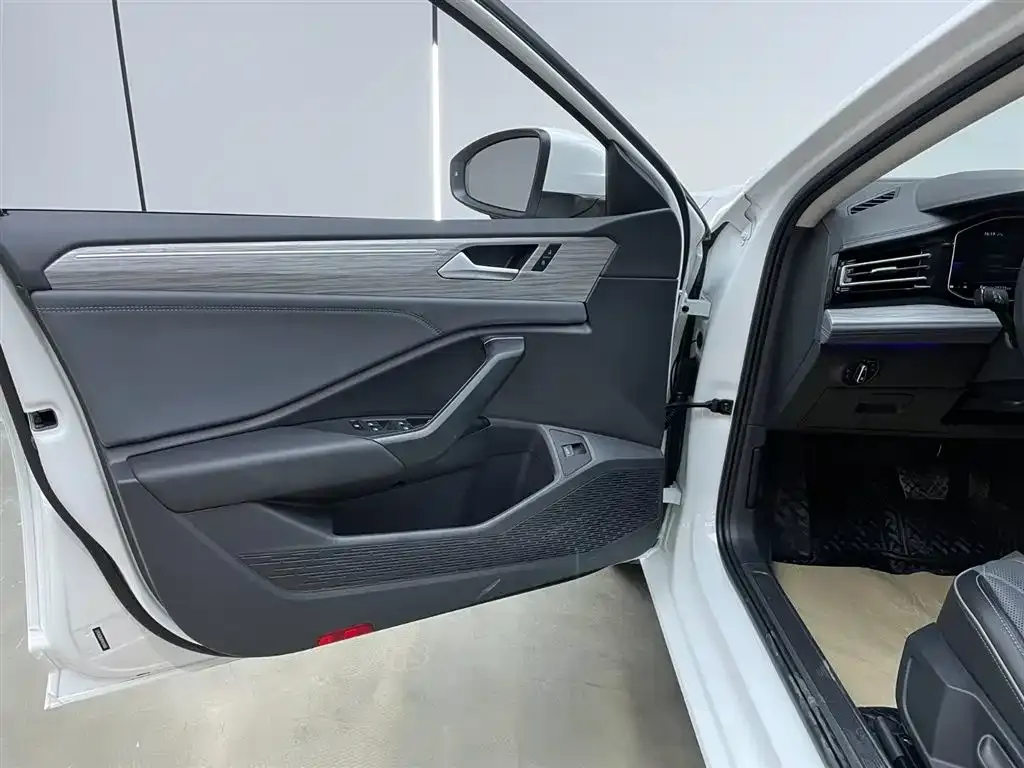 Volkswagen Sagitar 2023 из CN, фото 10