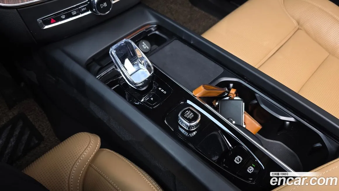Volvo XC60 — фото 10