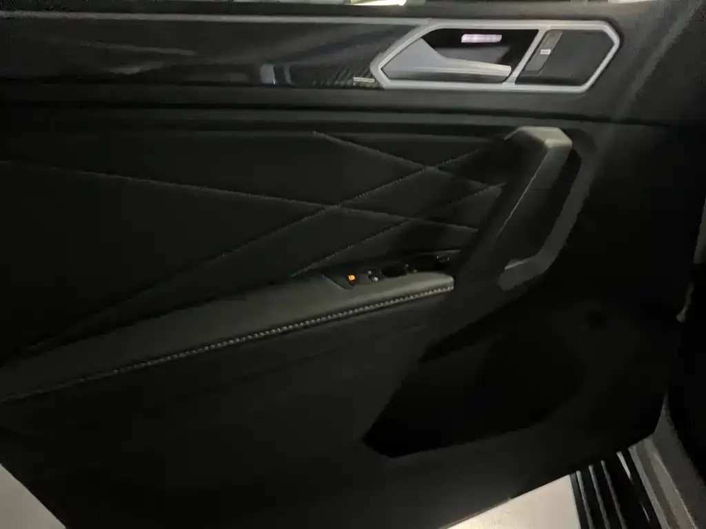Volkswagen Tiguan L 2023 из CN, фото 2