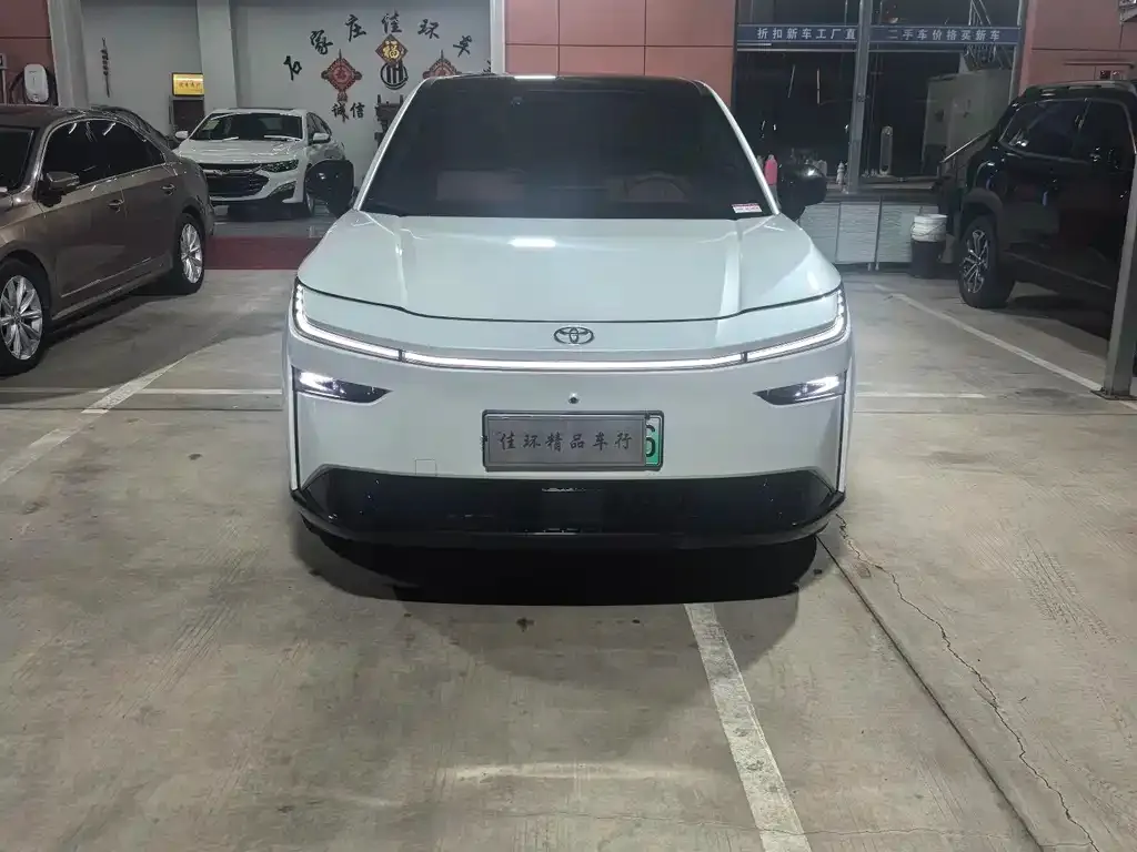 Toyota Platinum 3X 2025 из CN, фото 1