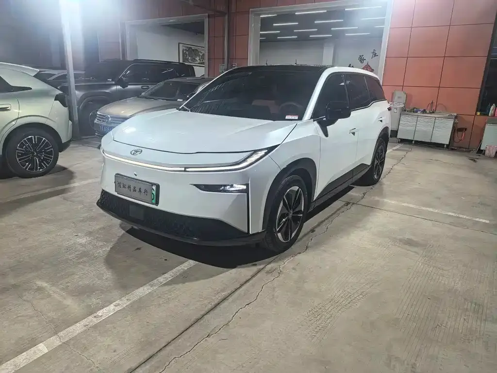Toyota Platinum 3X 2025 из CN, фото 2
