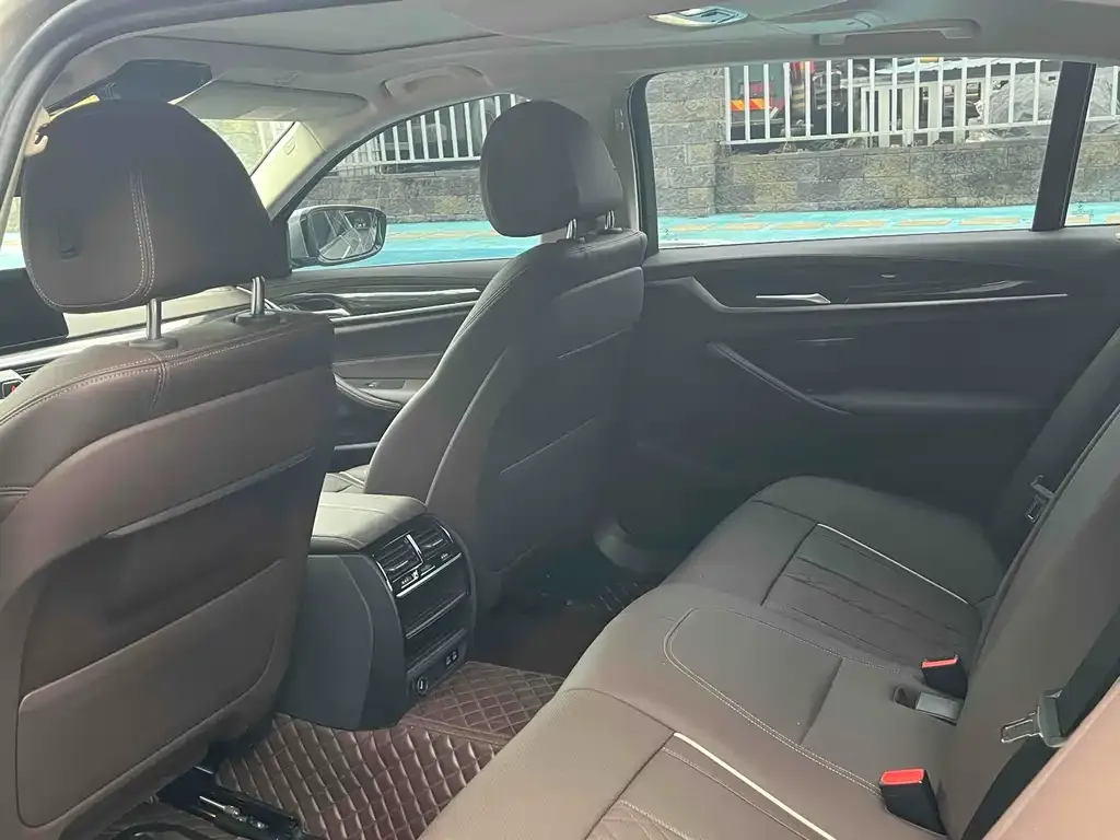 BMW 5 Series 2022 из CN, фото 2