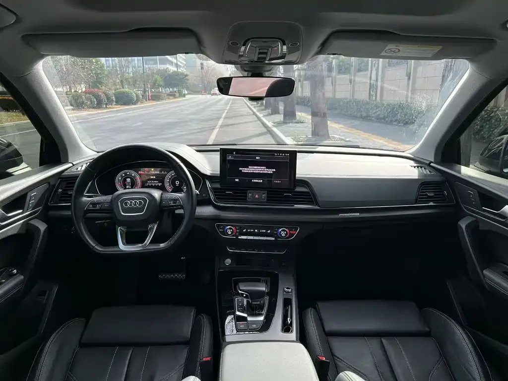 Audi Q5L 2022 из CN, фото 2