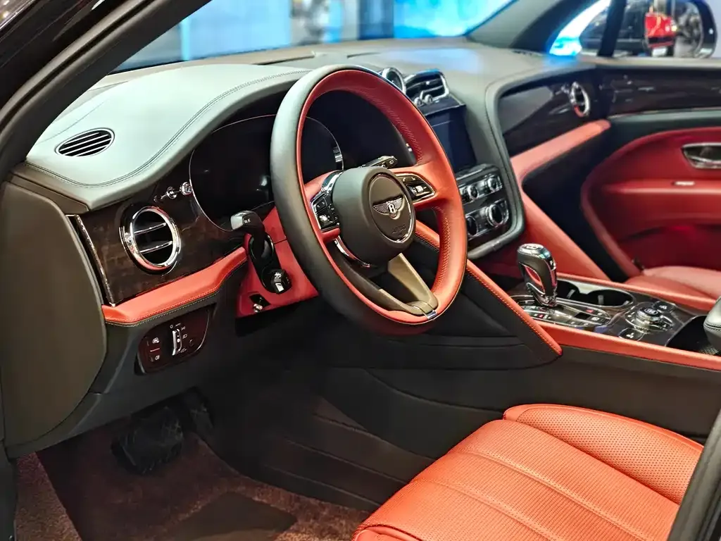 Bentley Bentayga 2023 из CN, фото 7