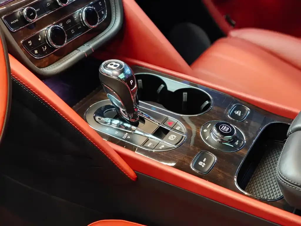 Bentley Bentayga 2023 из CN, фото 5