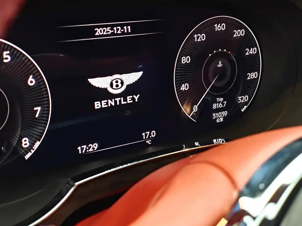 Bentley Bentayga 2023 из CN, фото 6