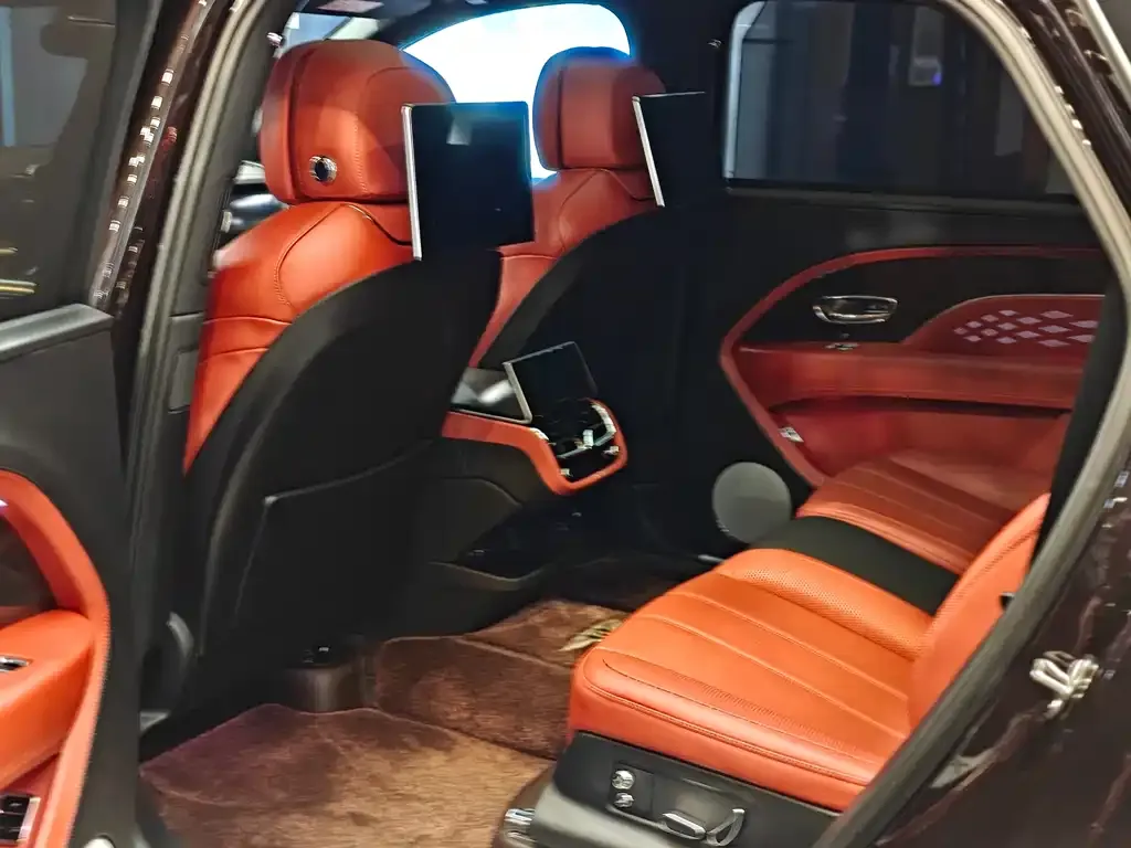 Bentley Bentayga 2023 из CN, фото 3