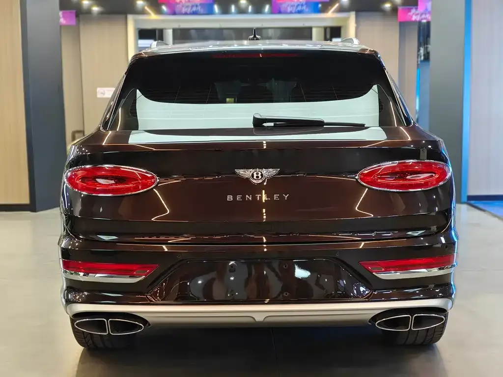 Bentley Bentayga 2023 из CN, фото 2