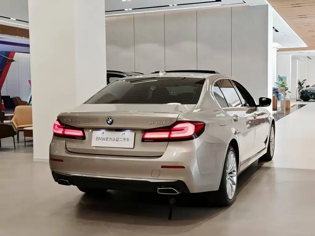 BMW 5 Series — фото 10