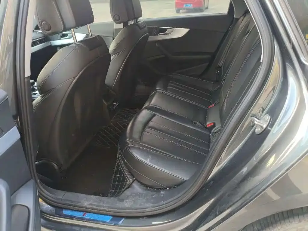 Audi A4L 2023 из CN, фото 4