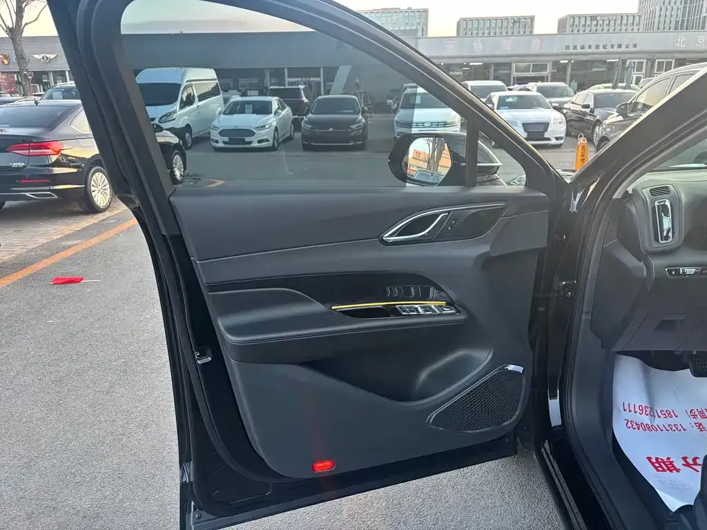 Hongqi HS3 PHEV 2024 из CN, фото 4
