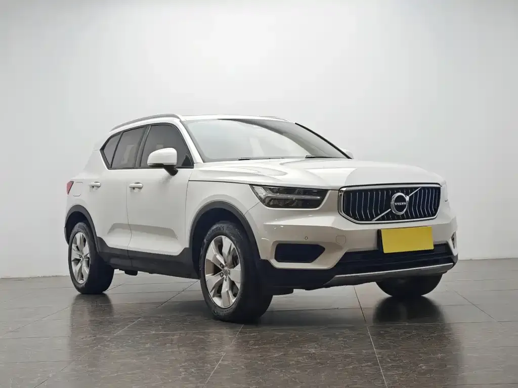Volvo XC40 — фото 2