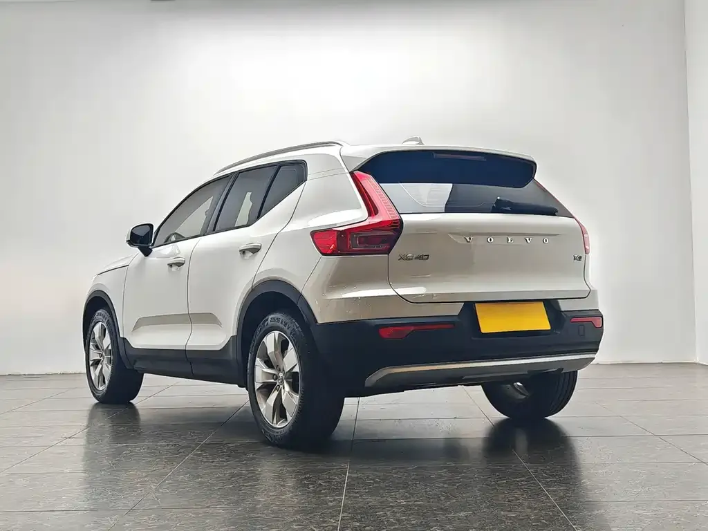 Volvo XC40 — фото 4