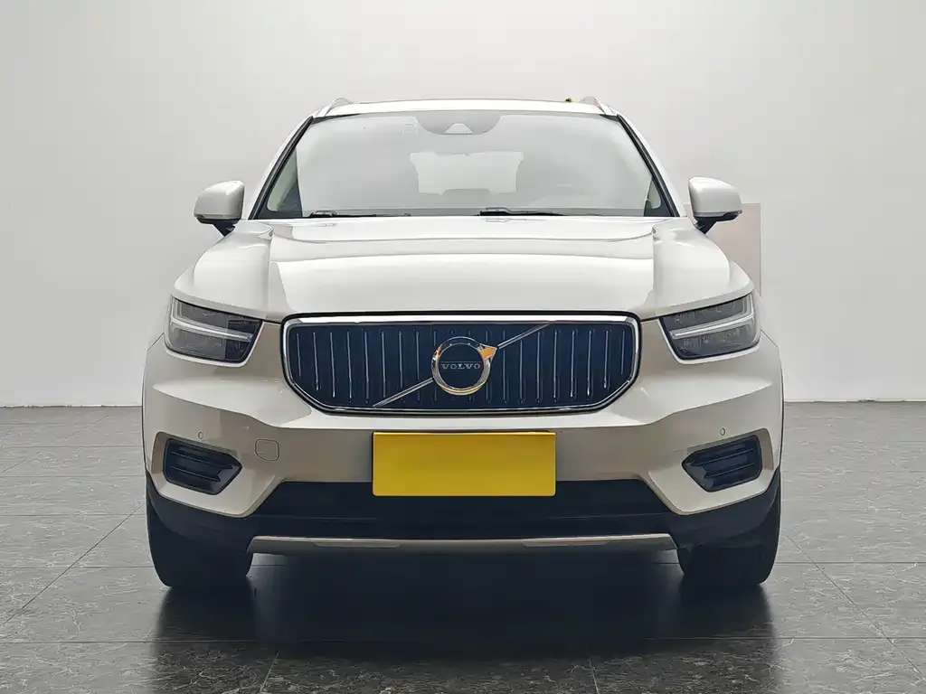 Volvo XC40 — фото 5
