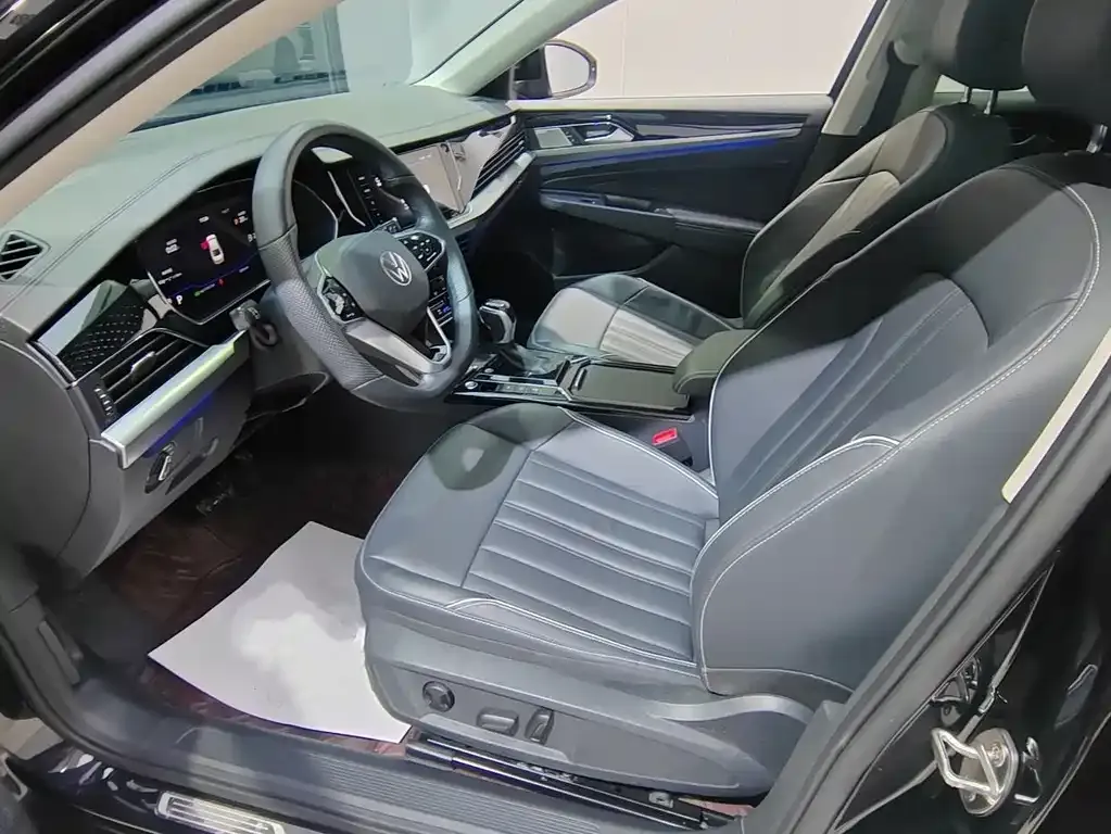 Volkswagen Passat 2023 из CN, фото 9