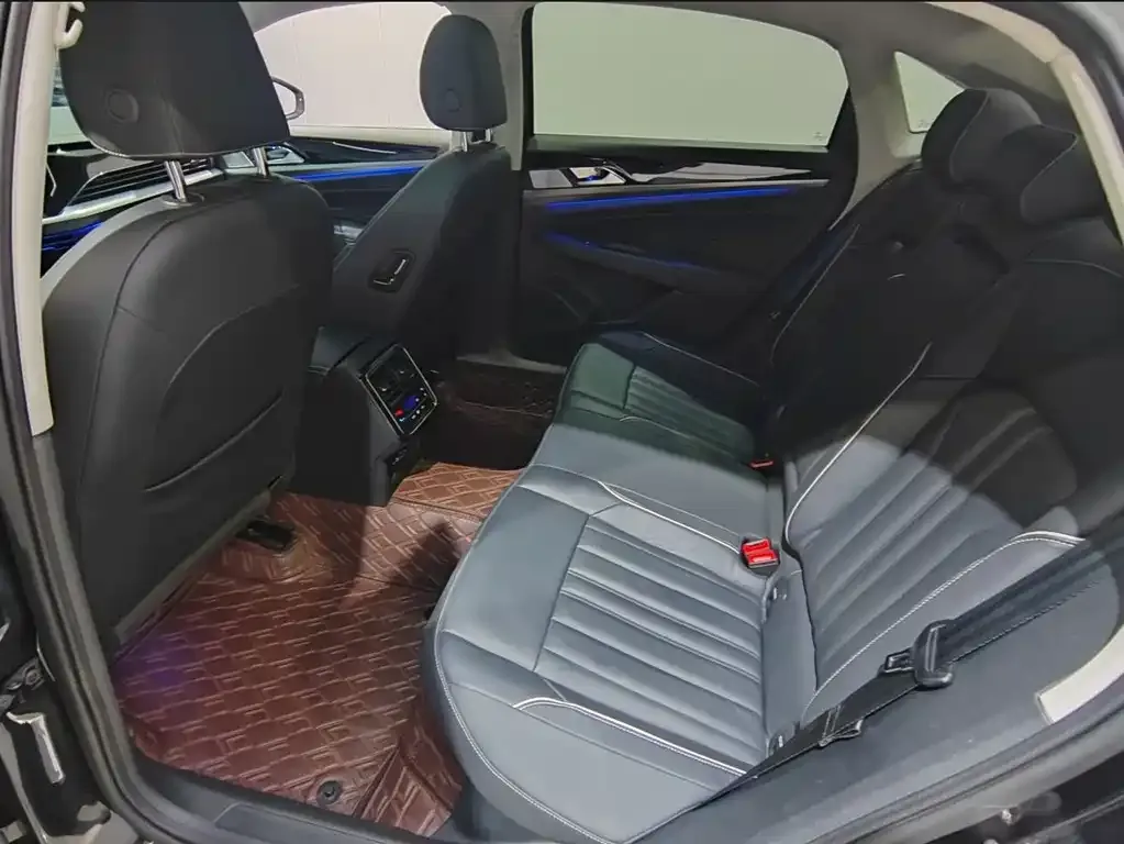 Volkswagen Passat 2023 из CN, фото 4