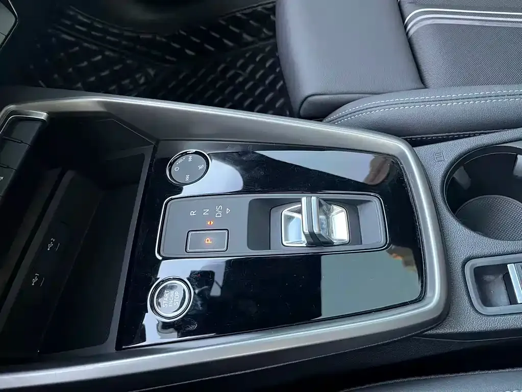 Audi A3 2024 из CN, фото 2