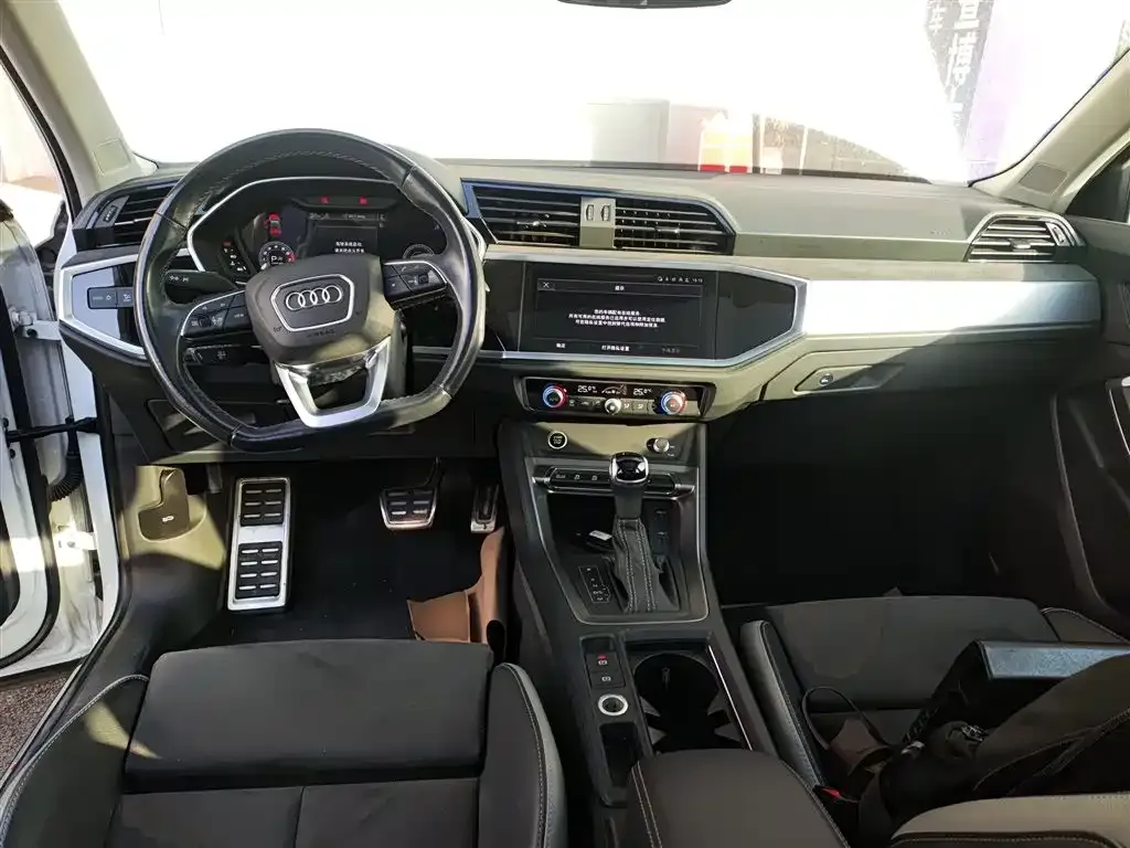 Audi Q3 2023 из CN, фото 4