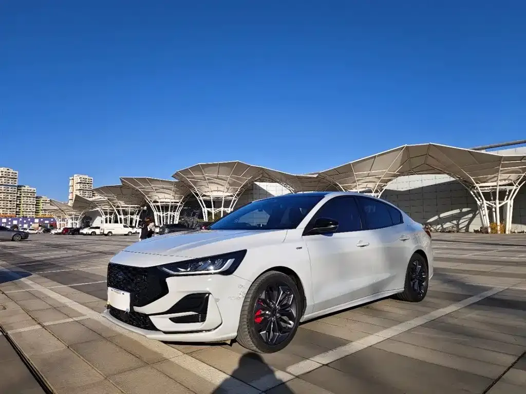 Ford Focus 2023 из CN, фото 1