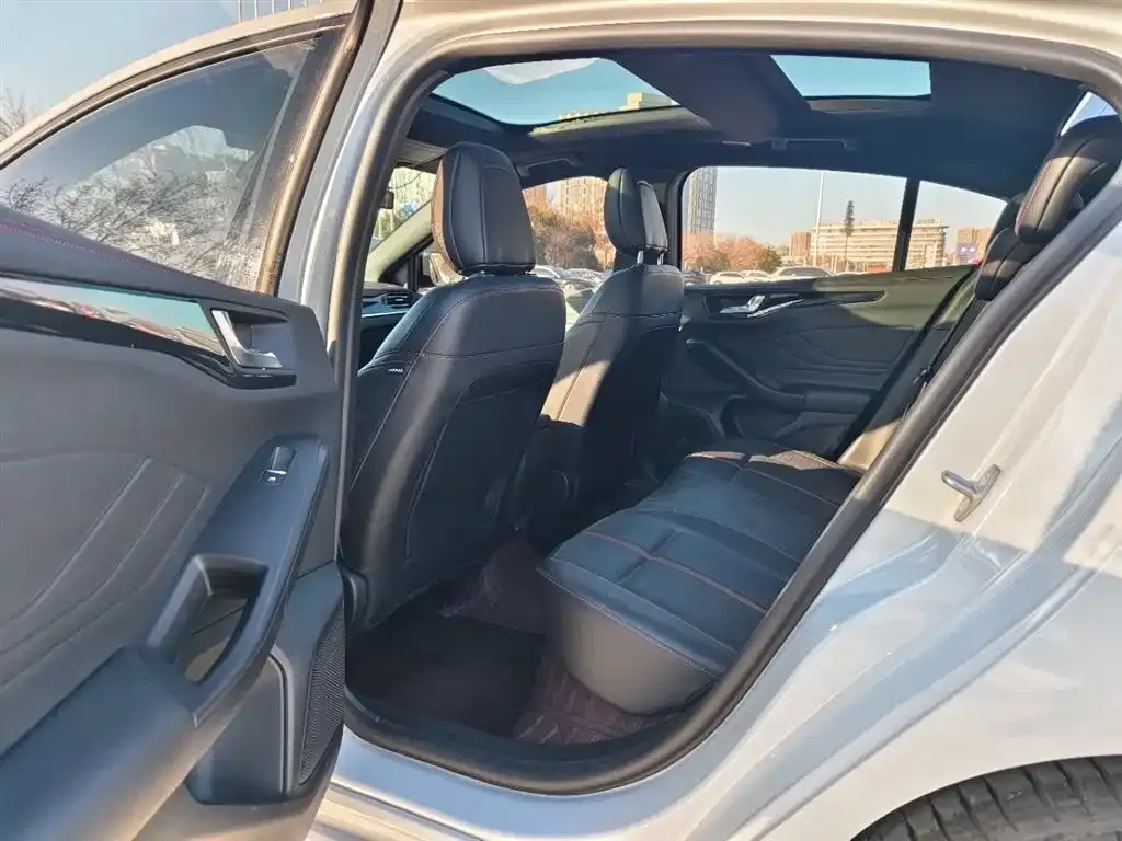 Ford Focus 2023 из CN, фото 7