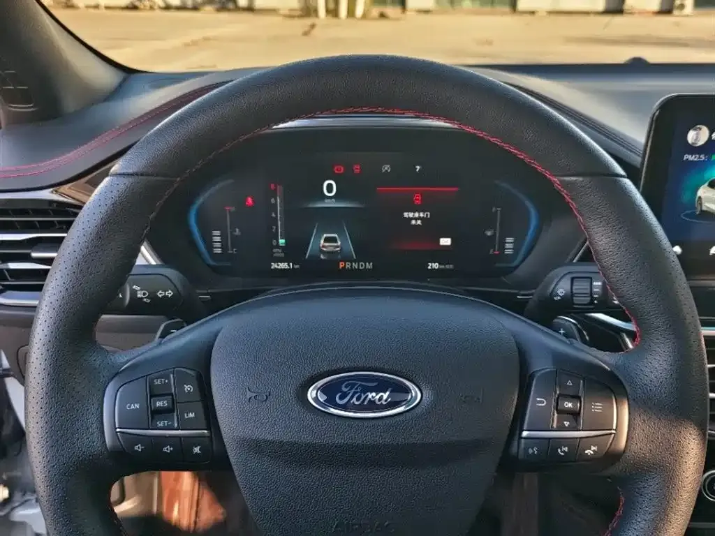 Ford Focus 2023 из CN, фото 9
