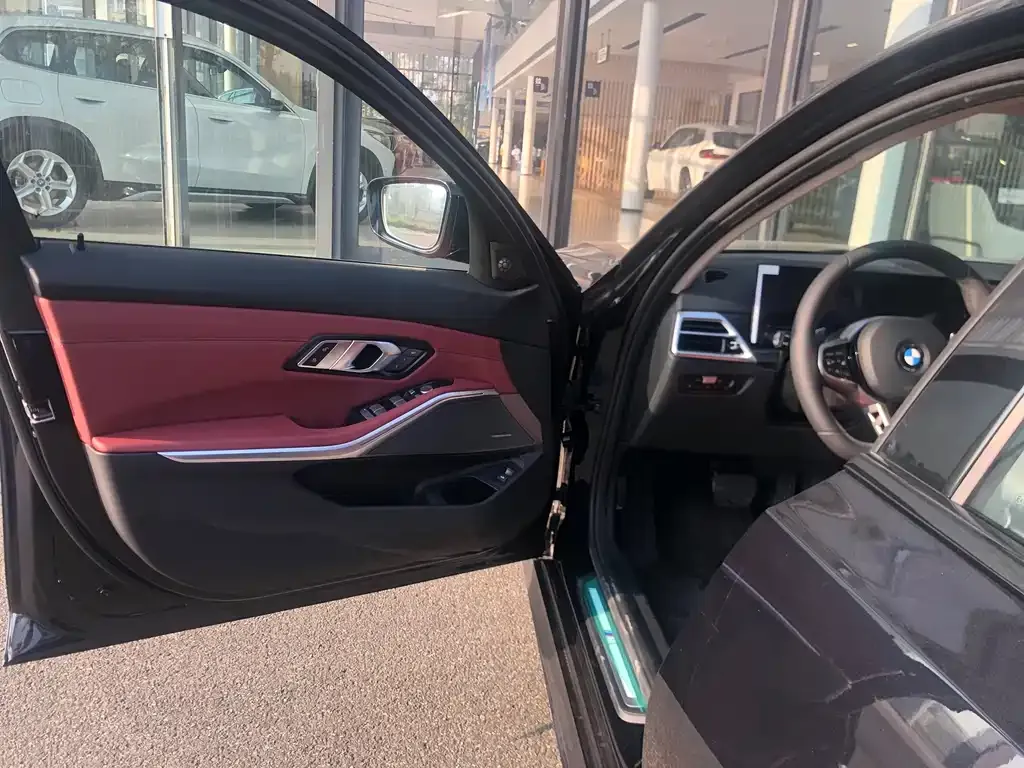BMW 3 Series 2024 из CN, фото 9