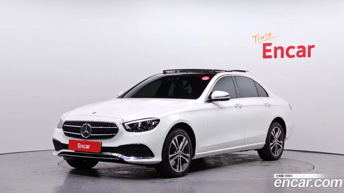 Mercedes-Benz E-Class — фото 1