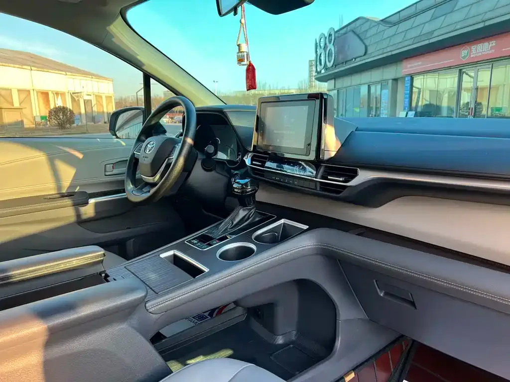 Toyota Granvia 2024 из CN, фото 6