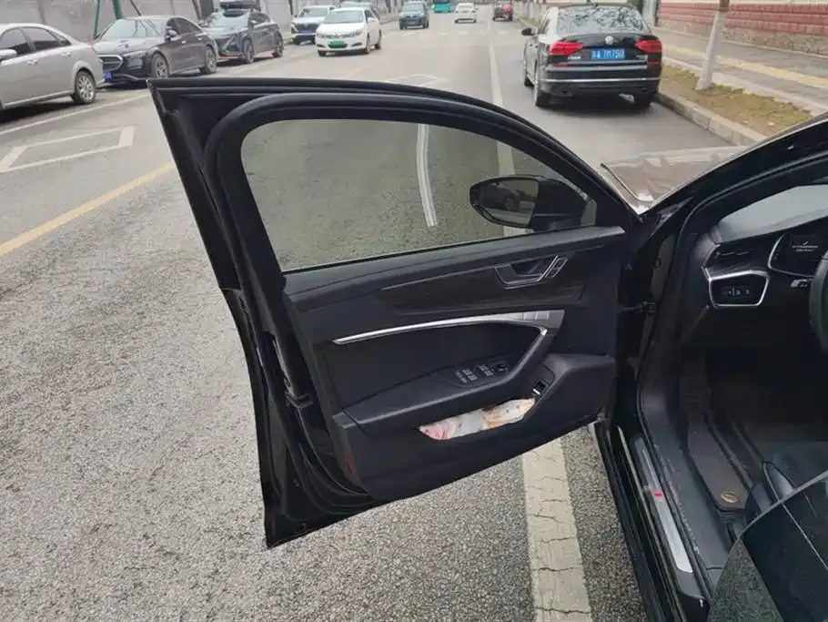 Audi A6L 2024 из CN, фото 2